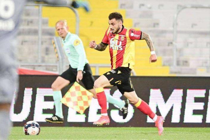  朗斯主场爆冷击败巴黎震惊足坛  