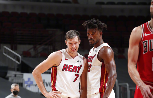  艾顿26+15步行者末节逆袭活塞稳固排名  