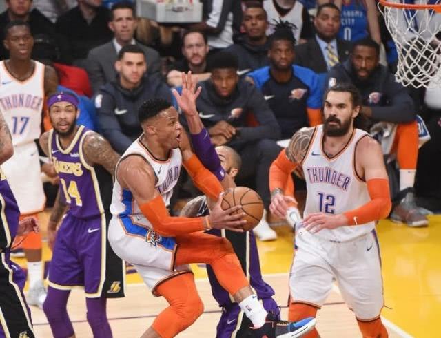  福克斯助攻上双国王爆冷击败掘金