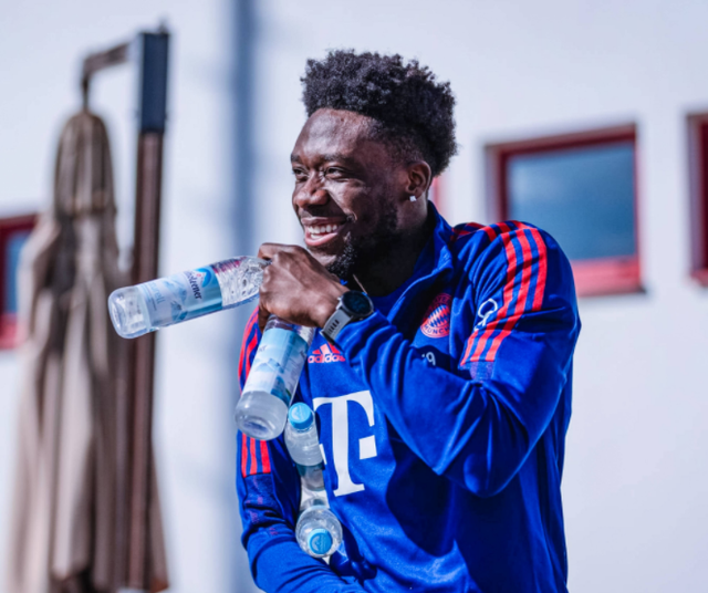  弗赖堡客场全身而退，德甲中游球队展现顽强韧性